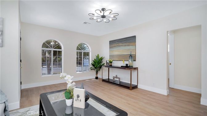 Interior, Pendant Lights, Wood Texture Flooring