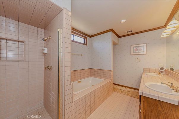 Bathroom, Interior, Recessed Lighting, Tile Countertops