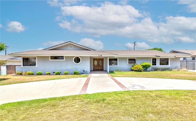 Backyard, Exterior, Facade, Ranch