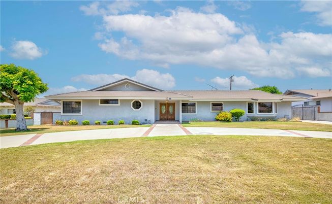 Backyard, Exterior, Facade, Ranch