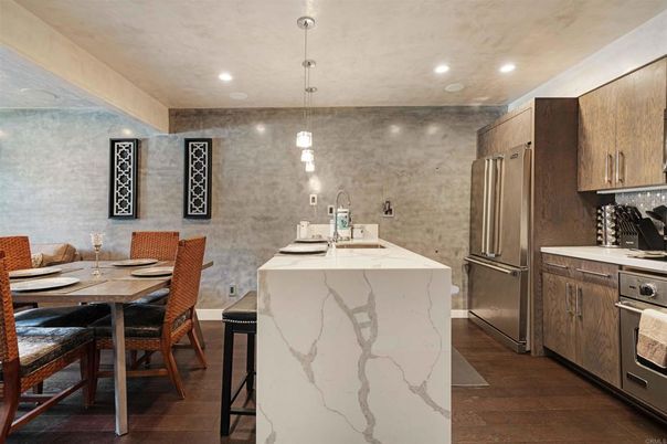 Dining room, Interior, Kitchen, Pendant Lights, Recessed Lighting, Wood Texture Flooring