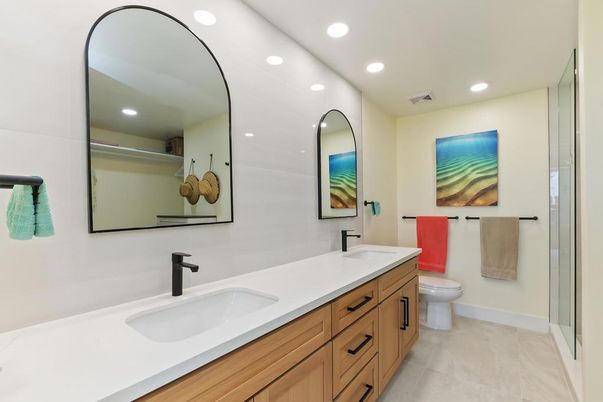 Bathroom, Dual Sink Vanities, Interior, Recessed Lighting
