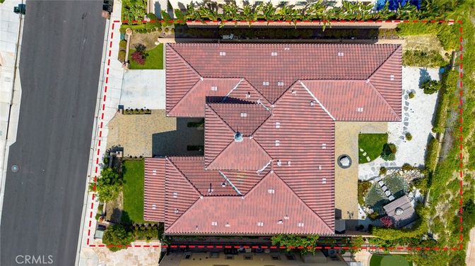 Exterior, Drone