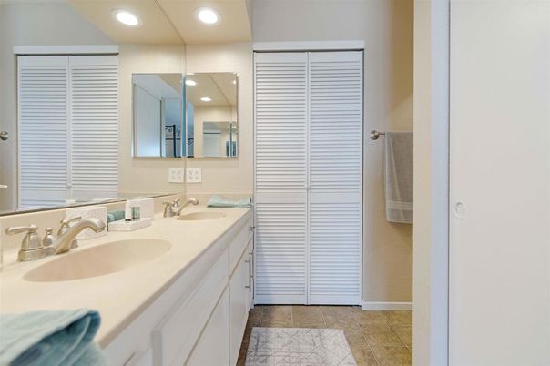 Bathroom, Dual Sink Vanities, Interior, Recessed Lighting