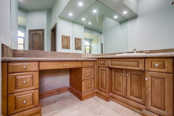 Bathroom, Interior, Recessed Lighting