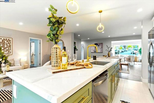 Dining room, Interior, Kitchen, Pendant Lights, Recessed Lighting, Stainless Steel Appliances