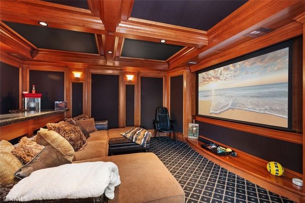Interior, Projection Screen, Recessed Lighting, Theatre Room