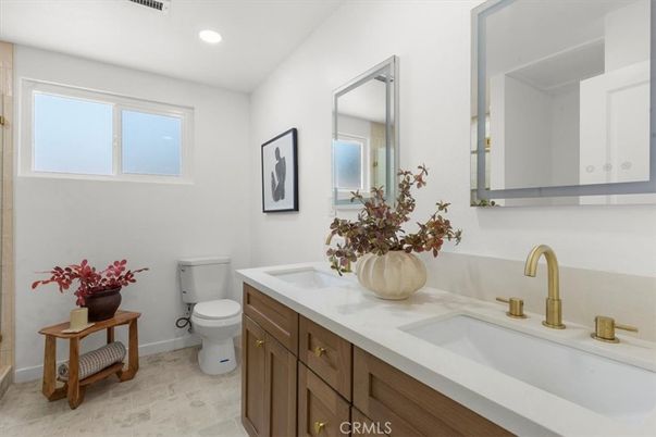 Bathroom, Dual Sink Vanities, Interior, Recessed Lighting