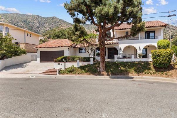Attached, Exterior, Facade, Mediterranean