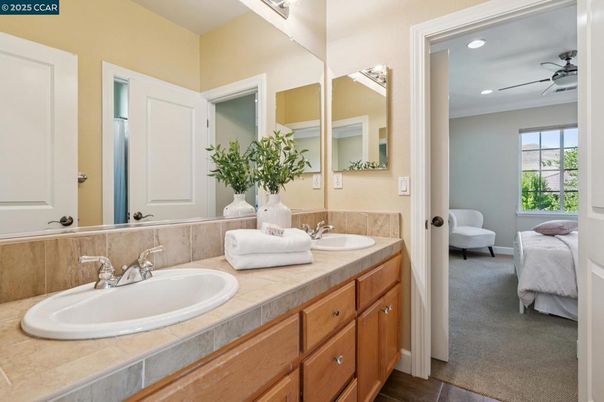 Bathroom, Dual Sink Vanities, Interior, Recessed Lighting