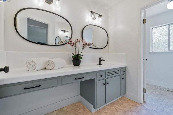 Bathroom, Dual Sink Vanities, Interior