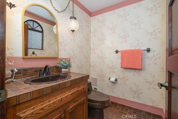 Bathroom, Interior, Tile Countertops