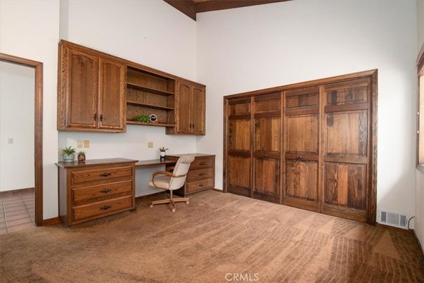 Home Office, Interior