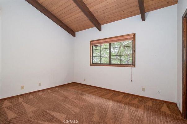 Empty room, Interior, Wooden Beams, Wooden Ceilings