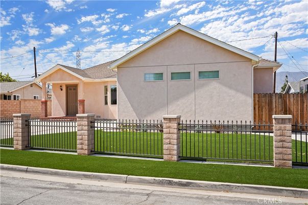 Exterior, Facade, Ranch
