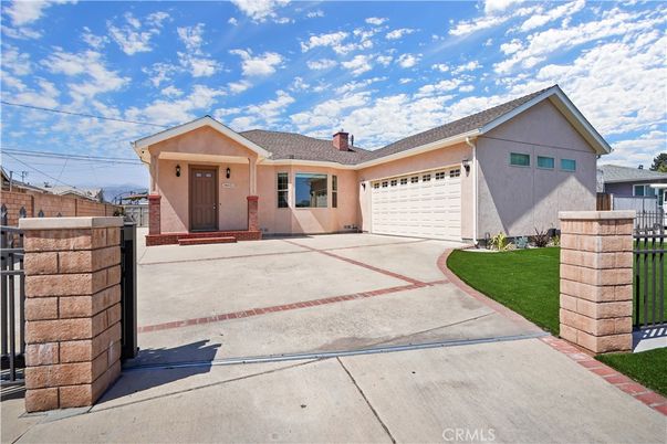 Attached, Exterior, Facade, Ranch