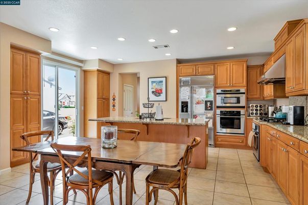 Dining room, Interior, Kitchen, Recessed Lighting, Stainless Steel Appliances