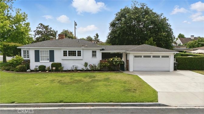 Attached, Exterior, Facade, Ranch