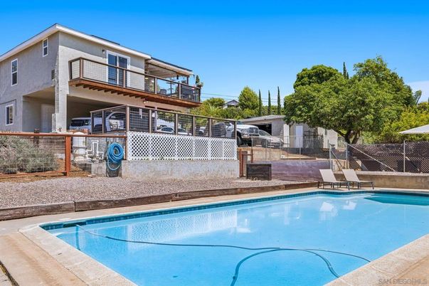Exterior, Pool