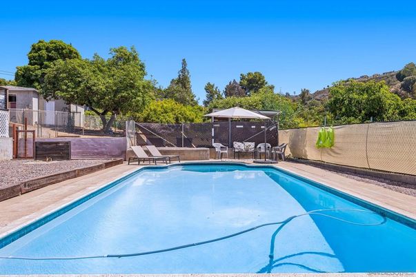 Exterior, Pool