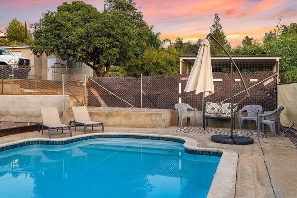 Exterior, Pool