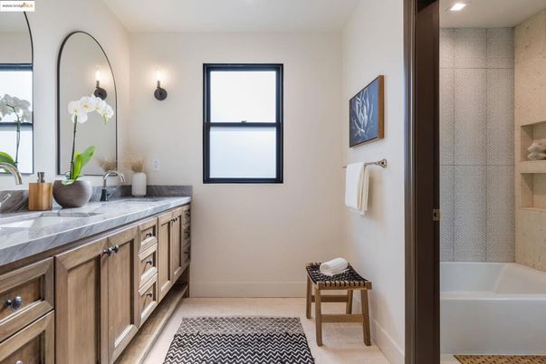 Bathroom, Dual Sink Vanities, Interior, Recessed Lighting