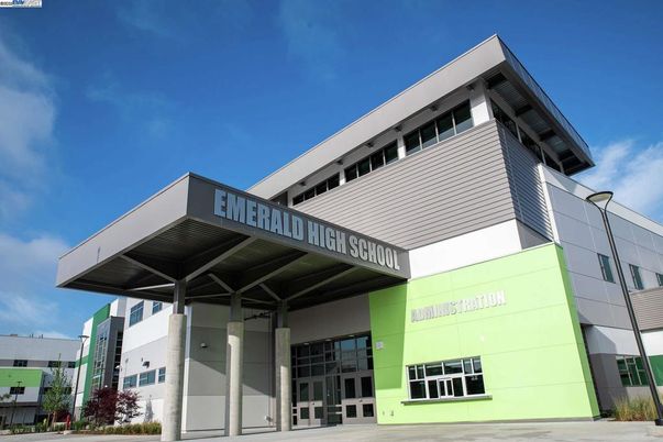 Exterior, Facade, Modern