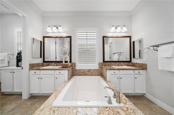 Bathroom, Dual Sink Vanities, Interior