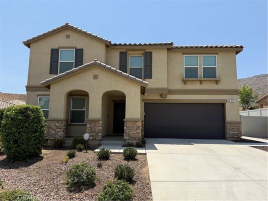 Attached, Exterior, Facade, Mediterranean