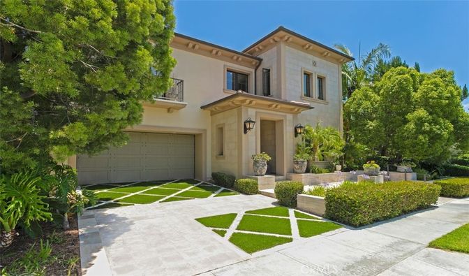 Attached, Exterior, Facade, Mediterranean