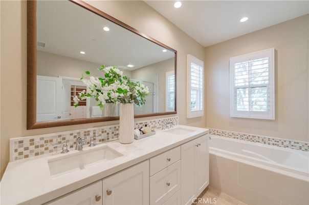Bathroom, Dual Sink Vanities, Interior, Recessed Lighting