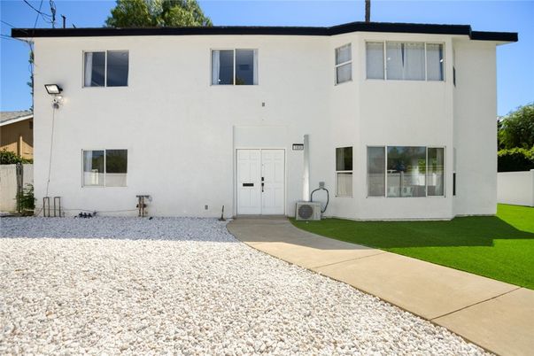Backyard, Exterior, Facade, Modern