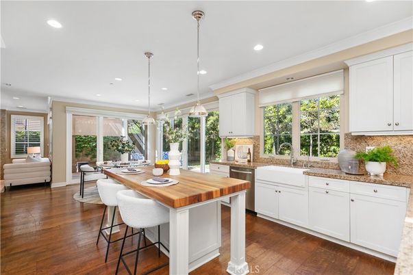 Dining room, Interior, Kitchen, Pendant Lights, Recessed Lighting, Wood Texture Flooring