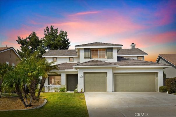 Attached, Exterior, Facade, Mediterranean