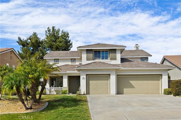 Attached, Exterior, Facade, Mediterranean