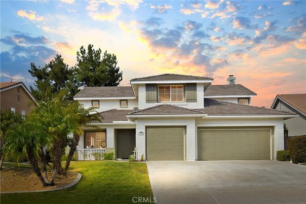 Attached, Exterior, Facade, Mediterranean