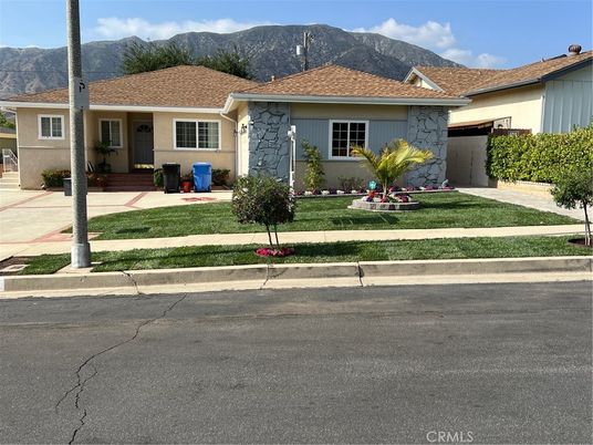 Exterior, Facade, Ranch