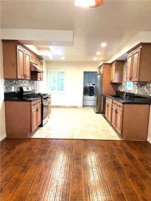 Interior, Kitchen, Recessed Lighting, Washer, Wood Texture Flooring