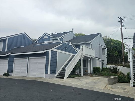 Attached, Exterior, Facade, Farmhouse