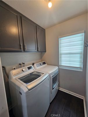 Interior, Washer, Wood Texture Flooring