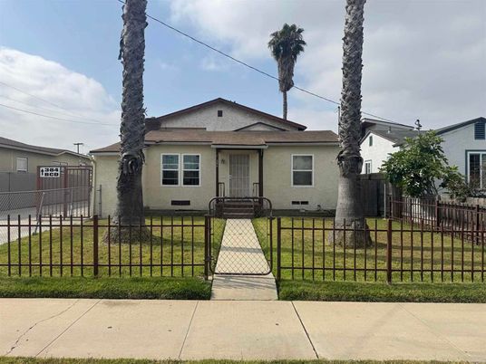Backyard, Exterior, Facade, Ranch