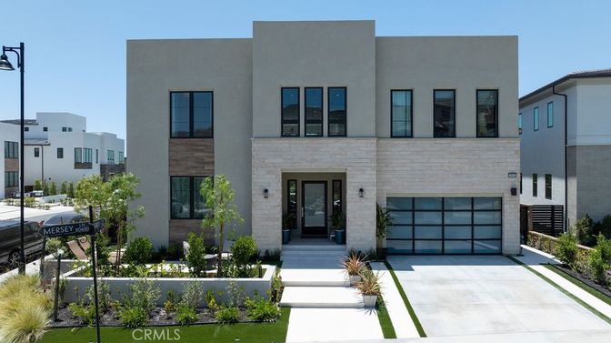 Attached, Exterior, Facade, Modern