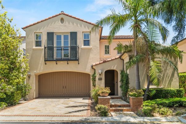 Attached, Exterior, Facade, Spanish Mediterranean