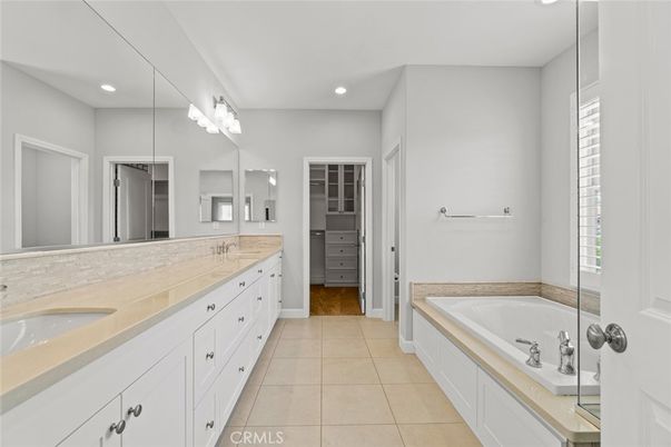 Bathroom, Dual Sink Vanities, Interior, Recessed Lighting