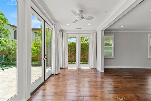 Empty room, Interior, Recessed Lighting, Wood Texture Flooring