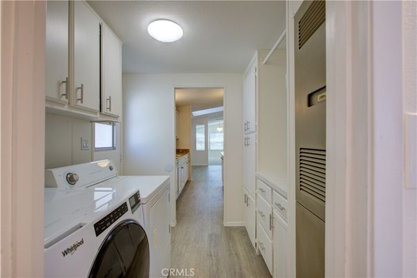 Interior, Utility Closets, Washer, Wood Texture Flooring