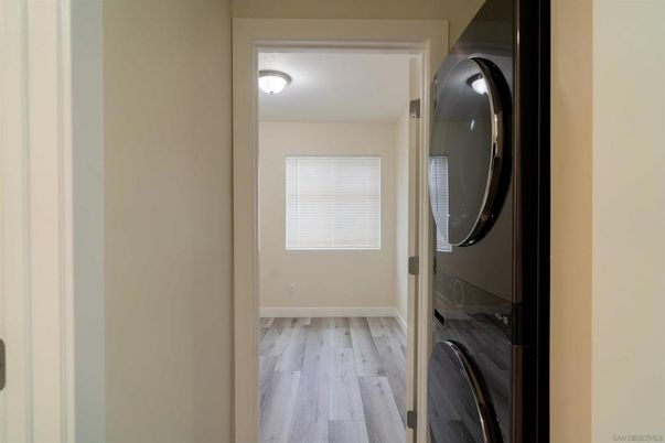 Interior, Utility Closets, Washer, Wood Texture Flooring