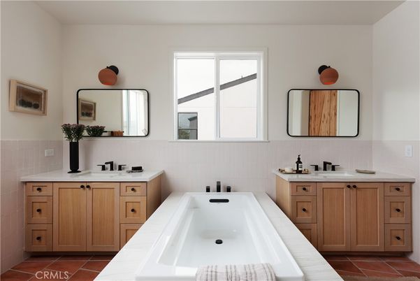 Bathroom, Dual Sink Vanities, Interior