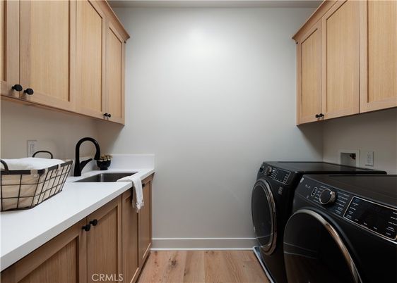 Interior, Washer, Wood Texture Flooring