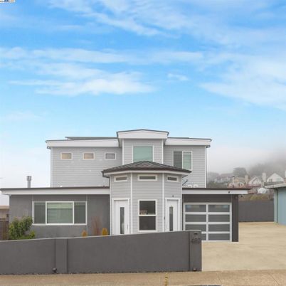 Attached, Exterior, Facade, Modern